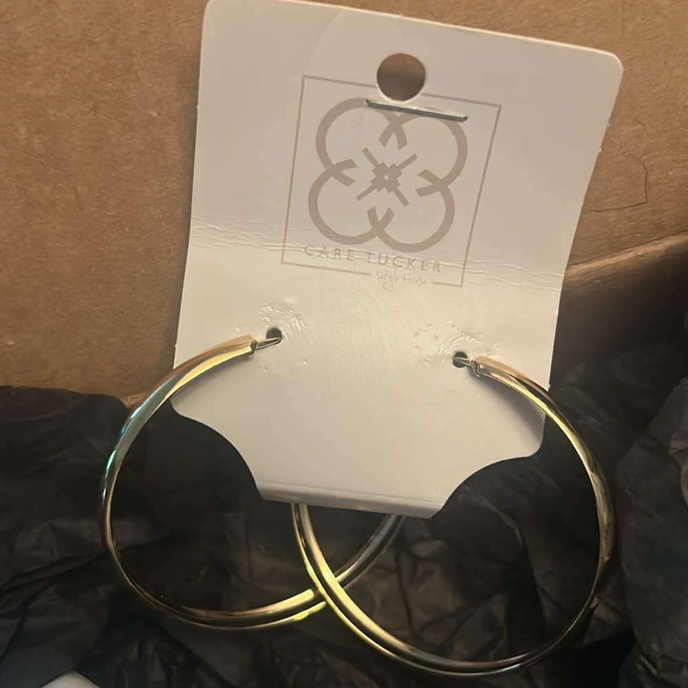 Nwt CARE Tucker ,LA BOUTUQUE new gold large 💛2 inch hoops ,beauty 🌼summer love